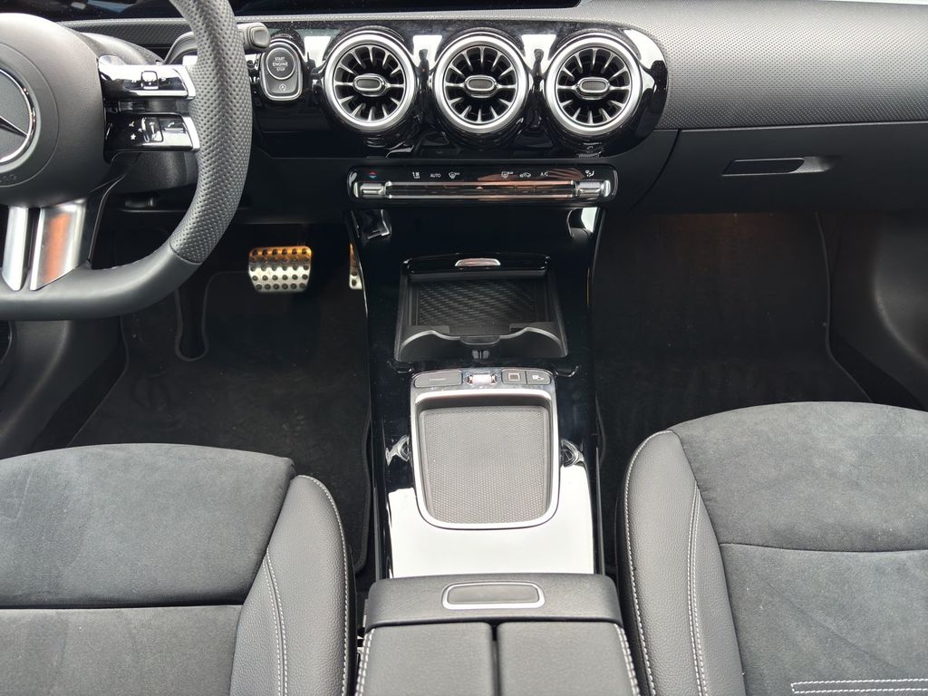 Mercedes-Benz CLA 220 2025