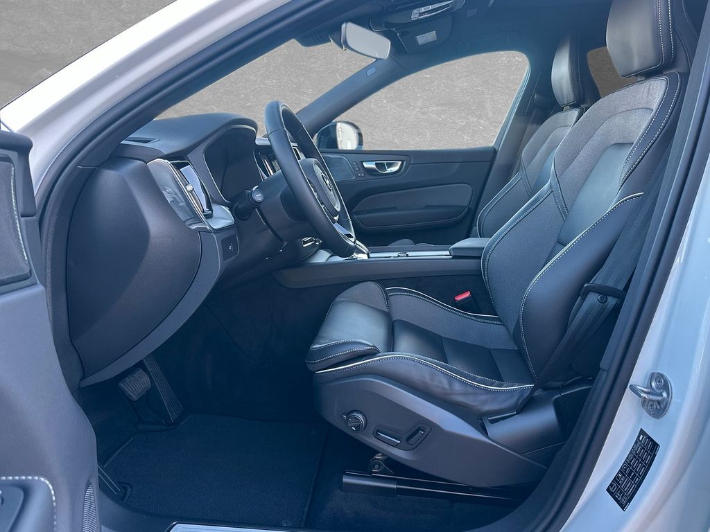 Volvo XC60 2025