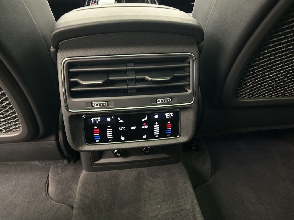 Audi SQ8 2023