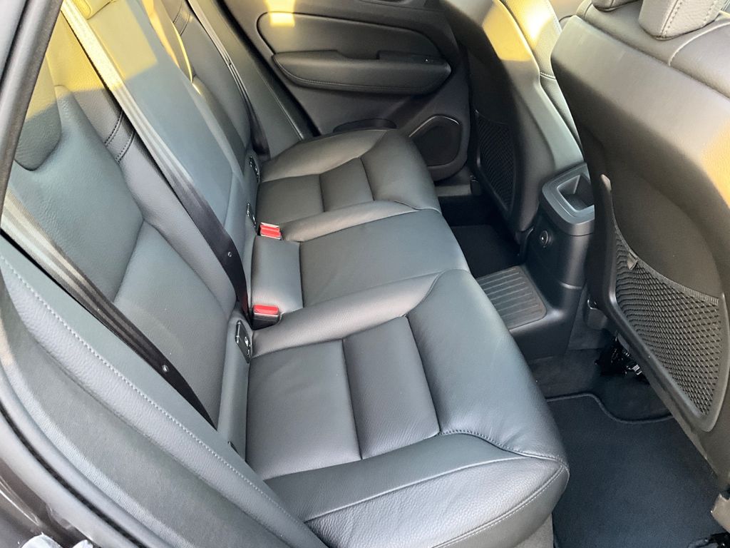 Volvo XC60 2025