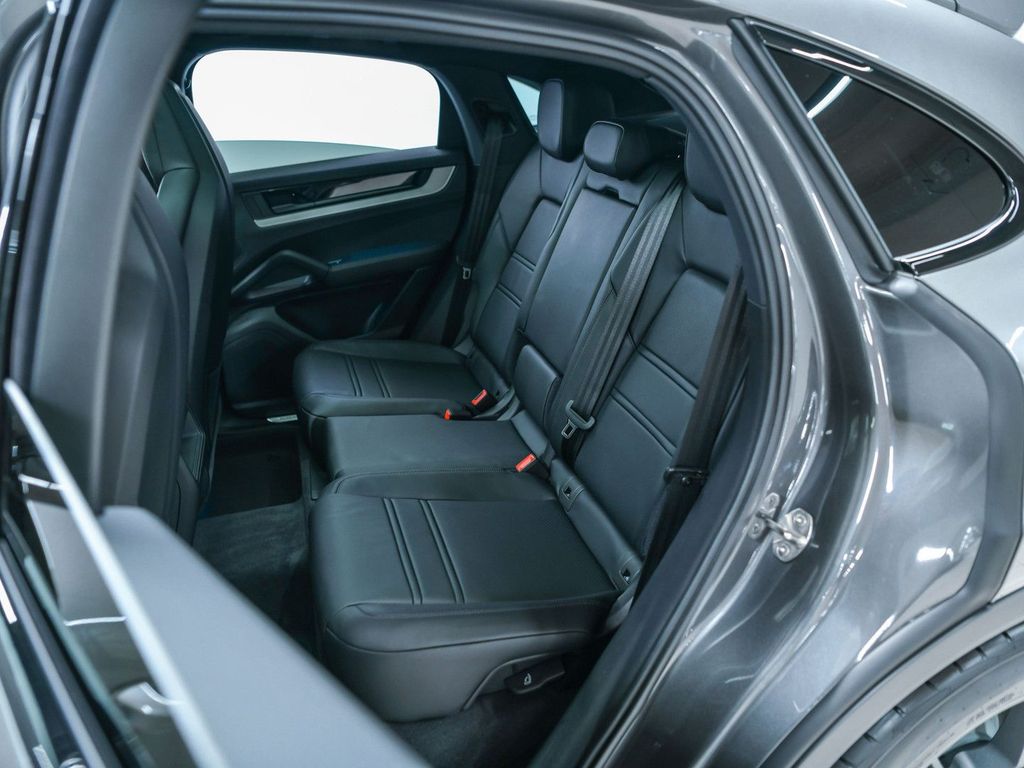 Porsche Cayenne 2025