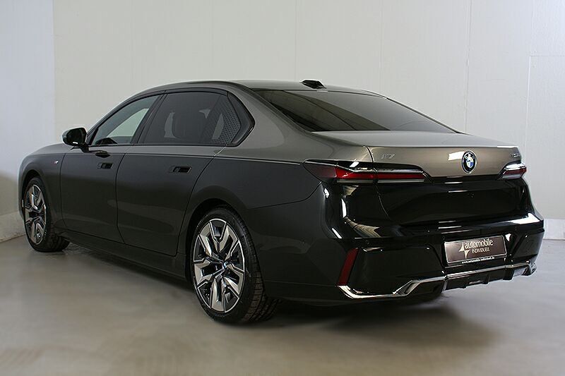 BMW i7 2024