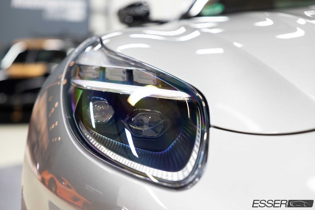 Aston Martin DB12 2025