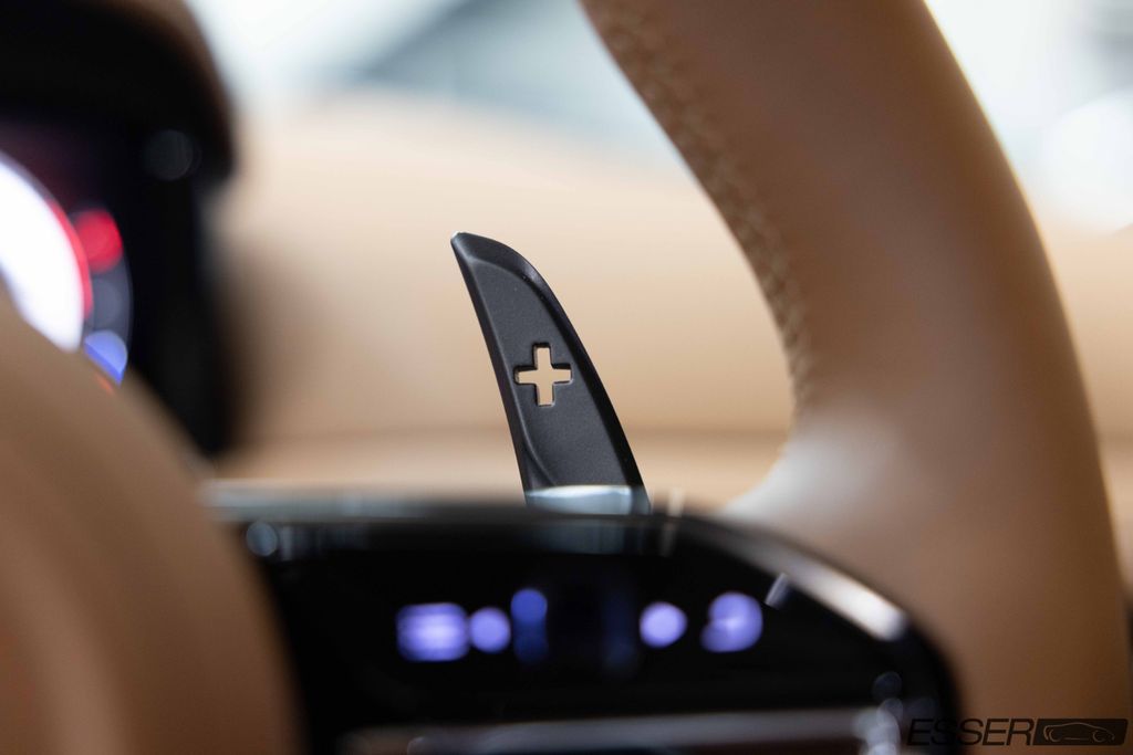 Aston Martin DB12 2025