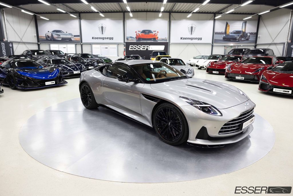 Aston Martin DB12 2025