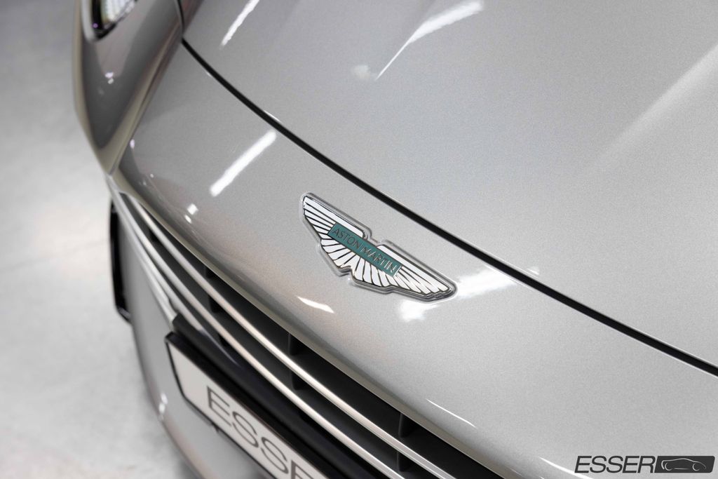 Aston Martin DB12 2025