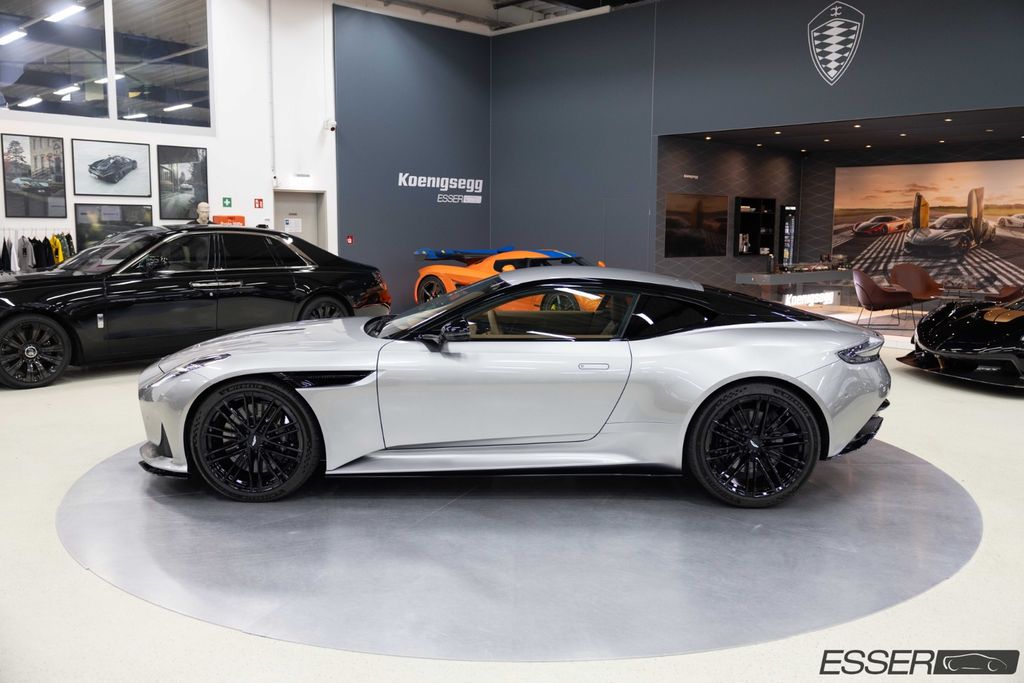 Aston Martin DB12 2025