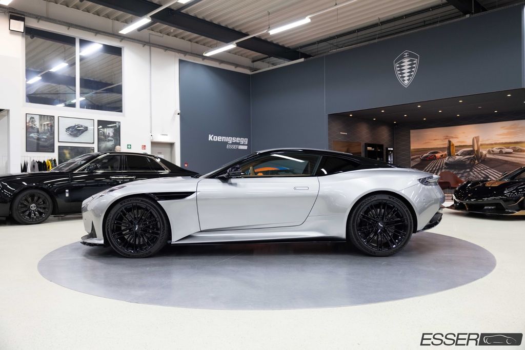 Aston Martin DB12 2025