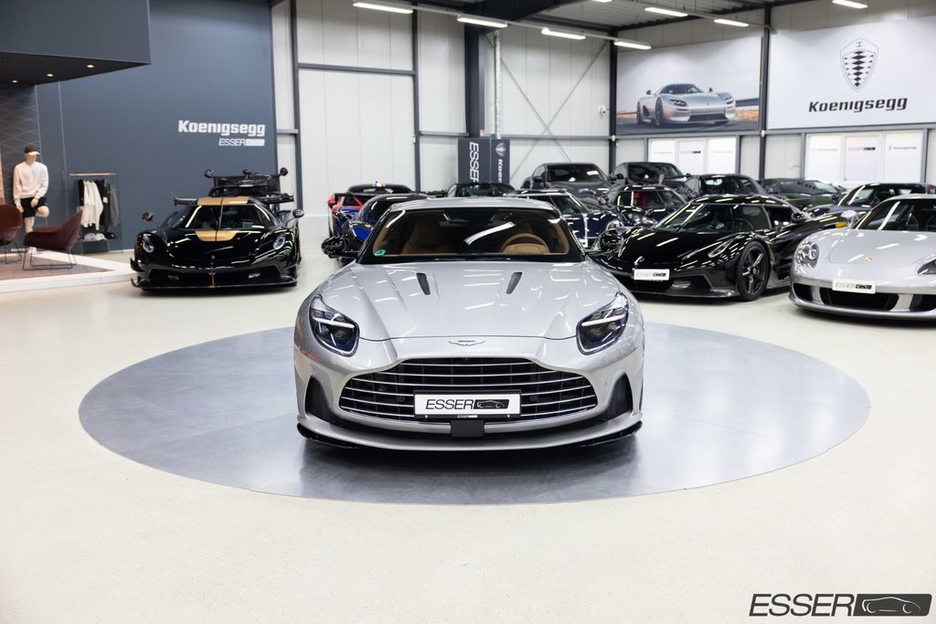 Aston Martin DB12 2025