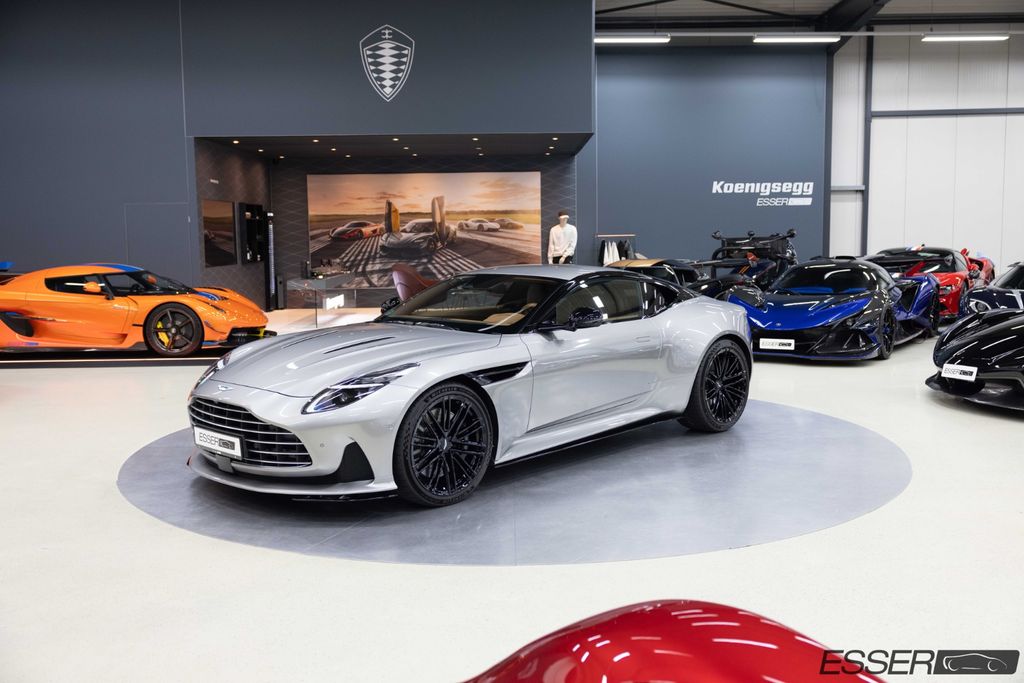 Aston Martin DB12 2025