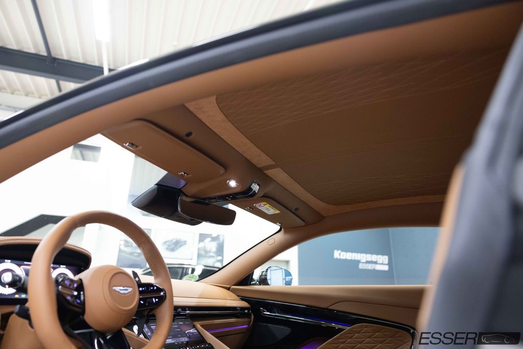 Aston Martin DB12 2025