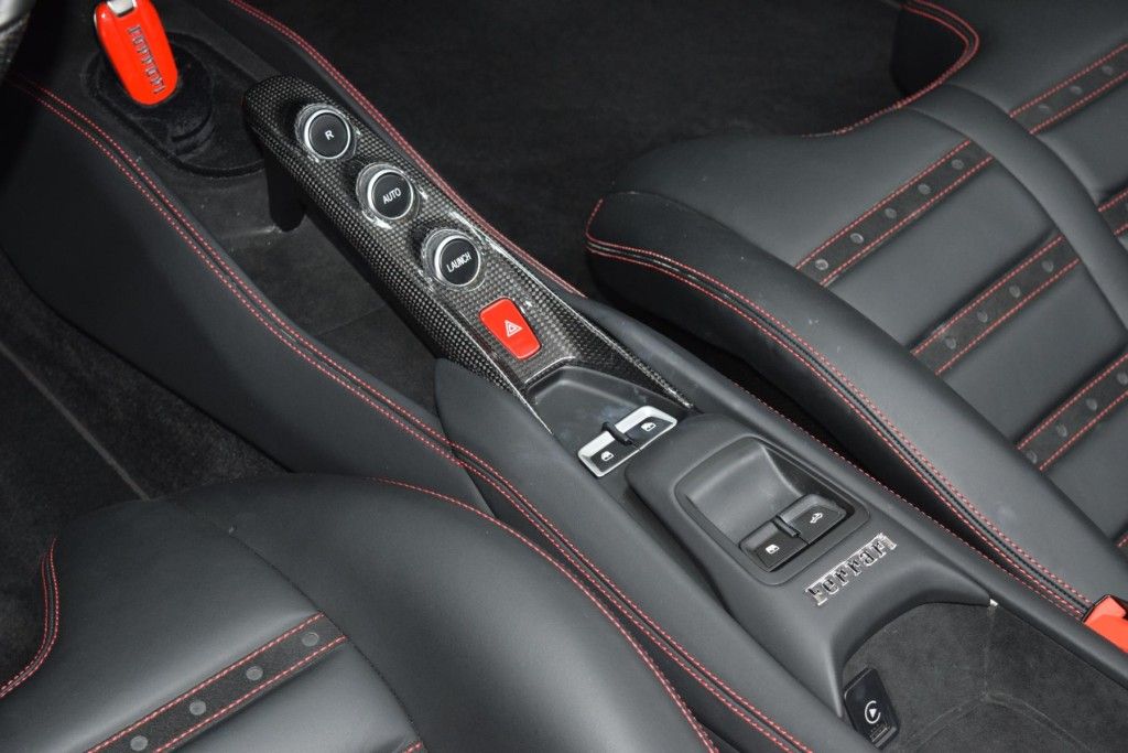 Ferrari F8 2021