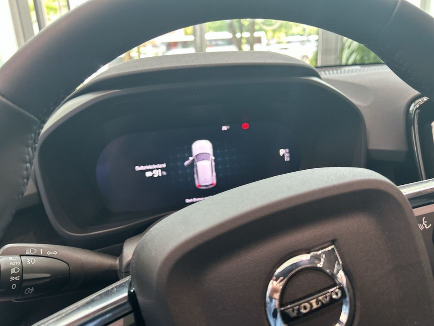 Volvo EX40 2025