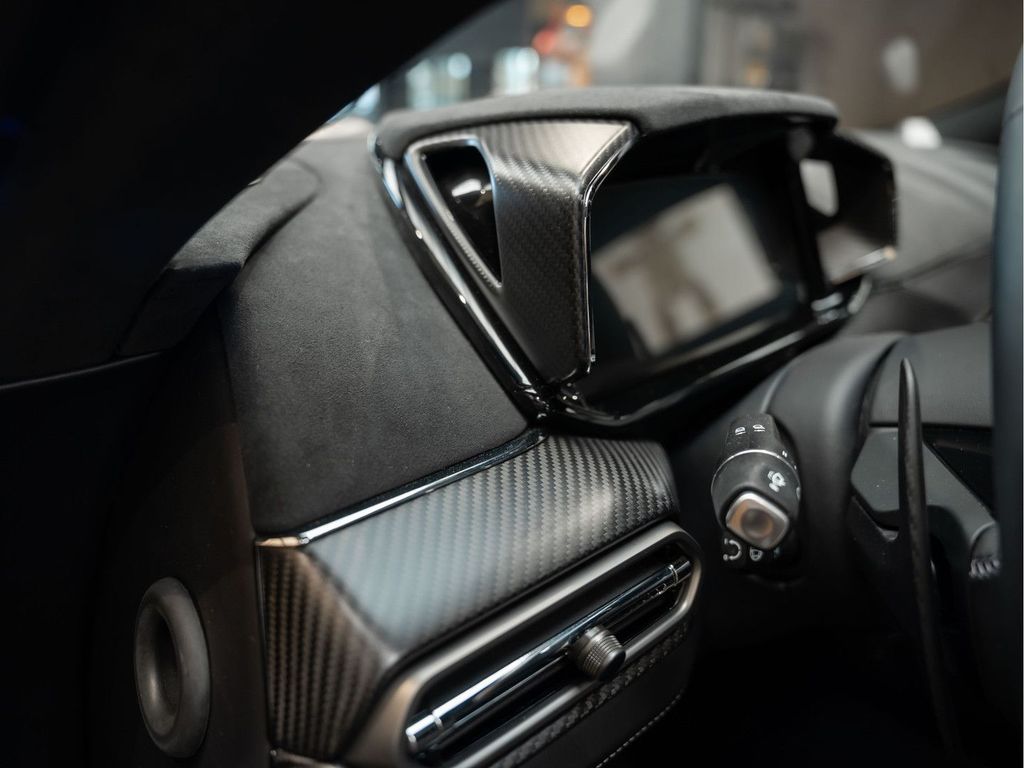 Aston Martin Vanquish 2025