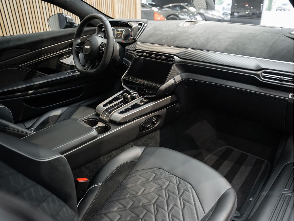 Aston Martin Vanquish 2025