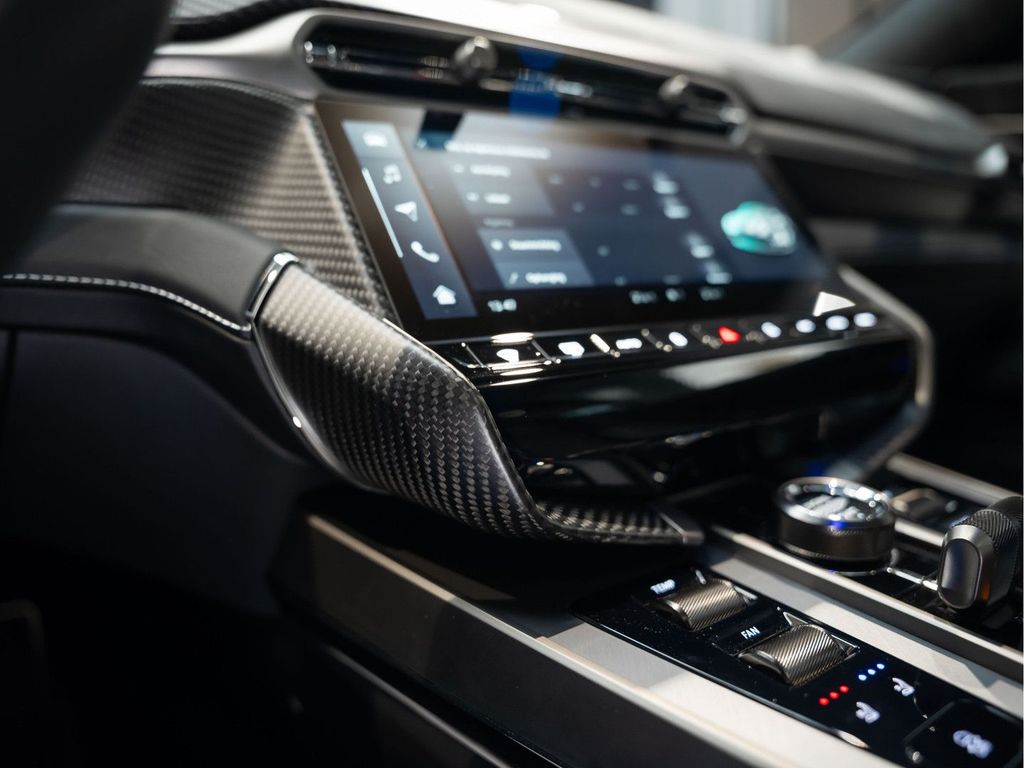 Aston Martin Vanquish 2025