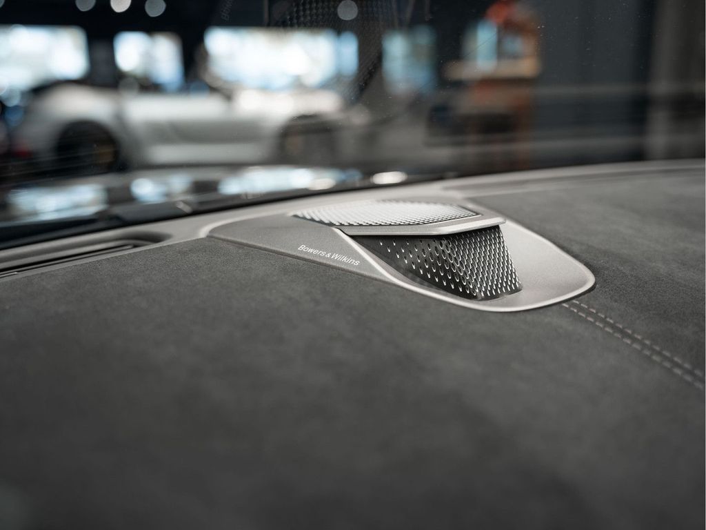 Aston Martin Vanquish 2025