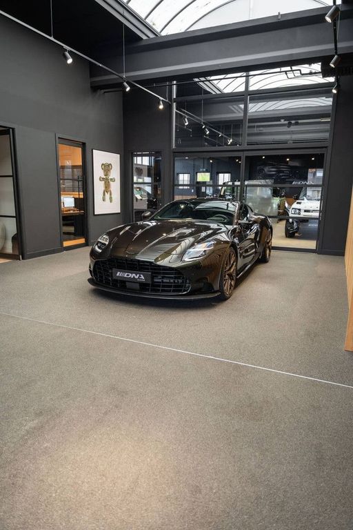 Aston Martin Vanquish 2025