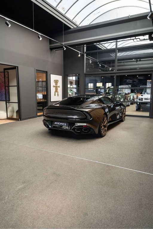 Aston Martin Vanquish 2025