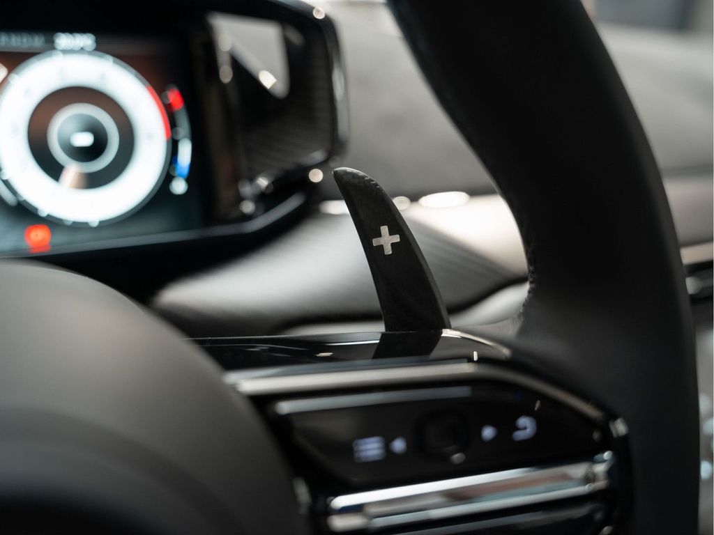 Aston Martin Vanquish 2025