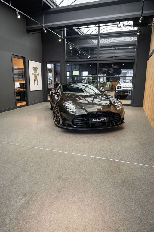 Aston Martin Vanquish 2025