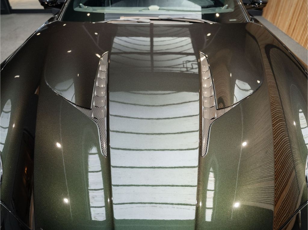 Aston Martin Vanquish 2025