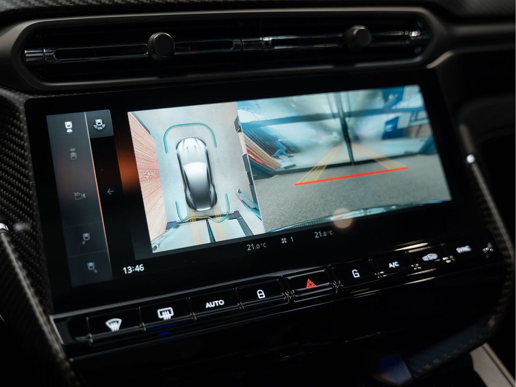 Aston Martin Vanquish 2025