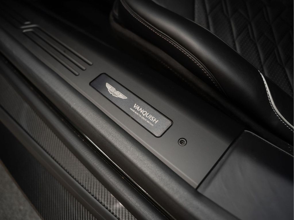 Aston Martin Vanquish 2025