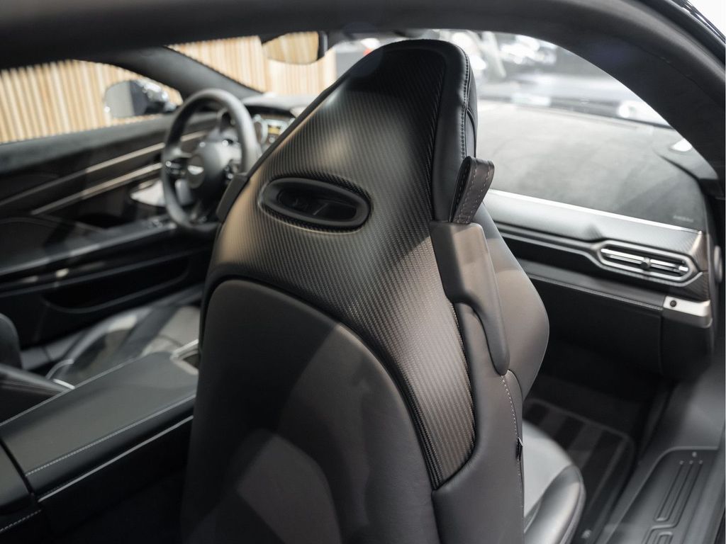 Aston Martin Vanquish 2025