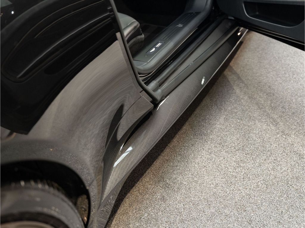 Aston Martin Vanquish 2025