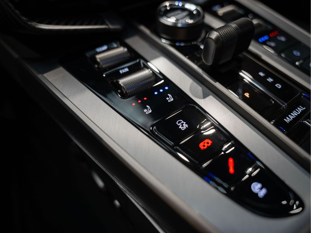 Aston Martin Vanquish 2025