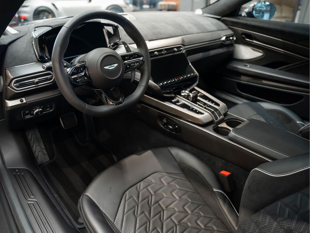 Aston Martin Vanquish 2025