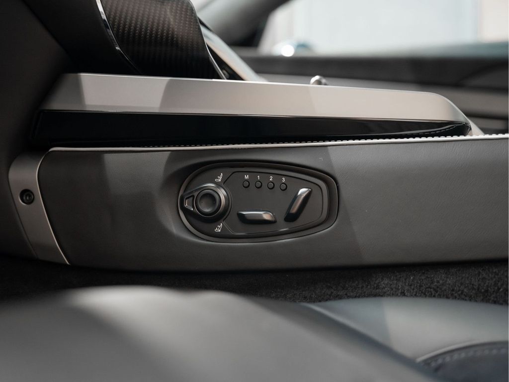 Aston Martin Vanquish 2025