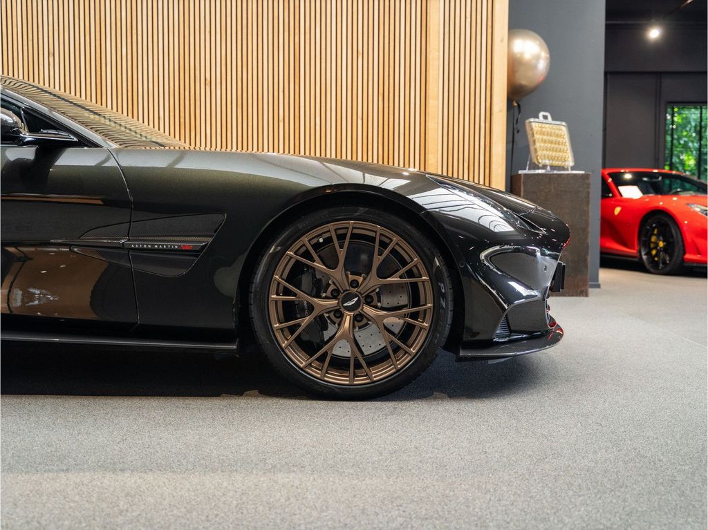 Aston Martin Vanquish 2025