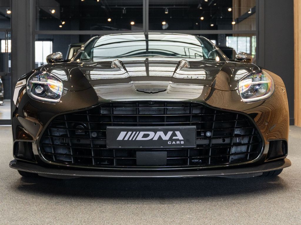 Aston Martin Vanquish 2025