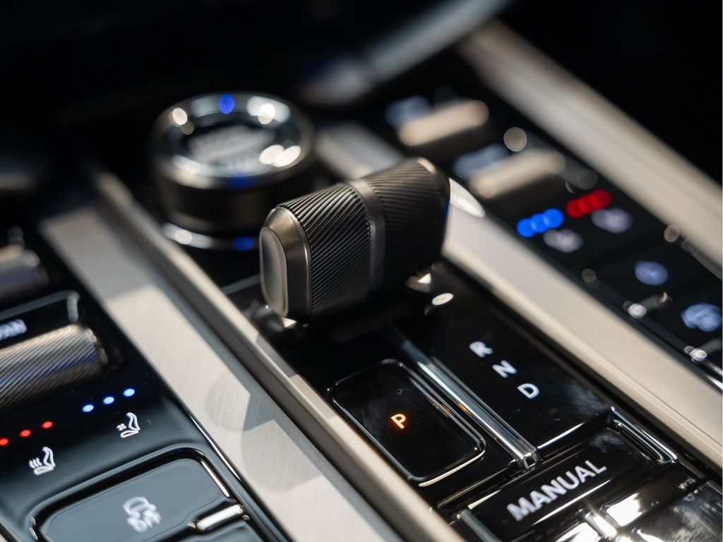 Aston Martin Vanquish 2025