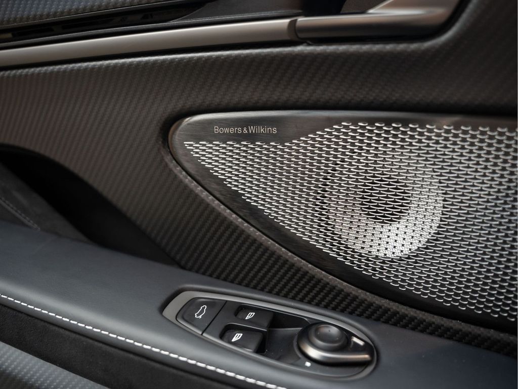 Aston Martin Vanquish 2025