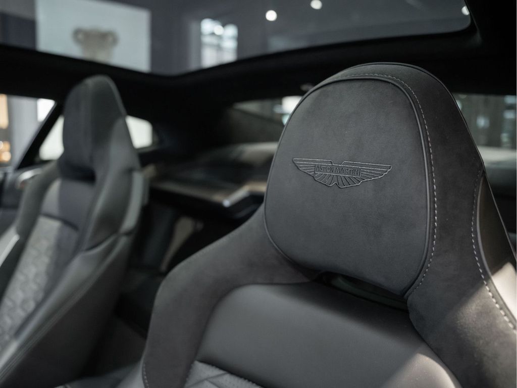 Aston Martin Vanquish 2025