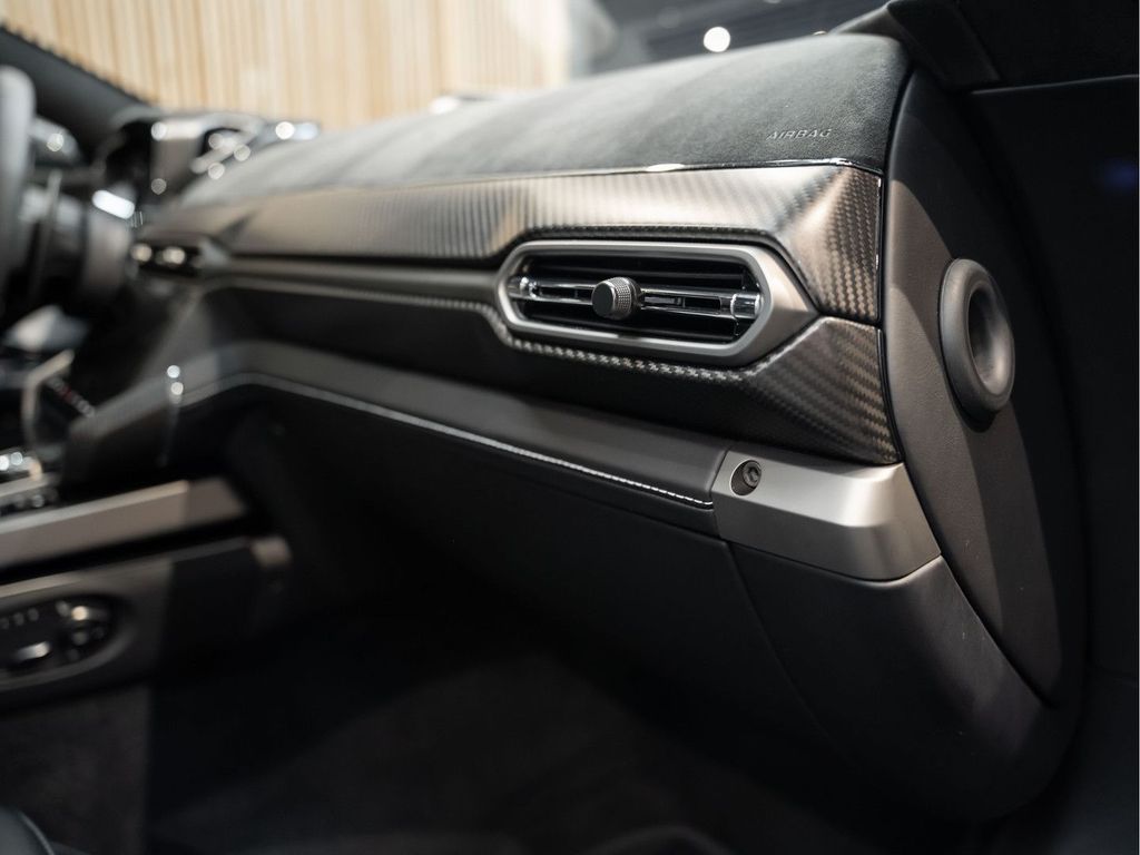 Aston Martin Vanquish 2025