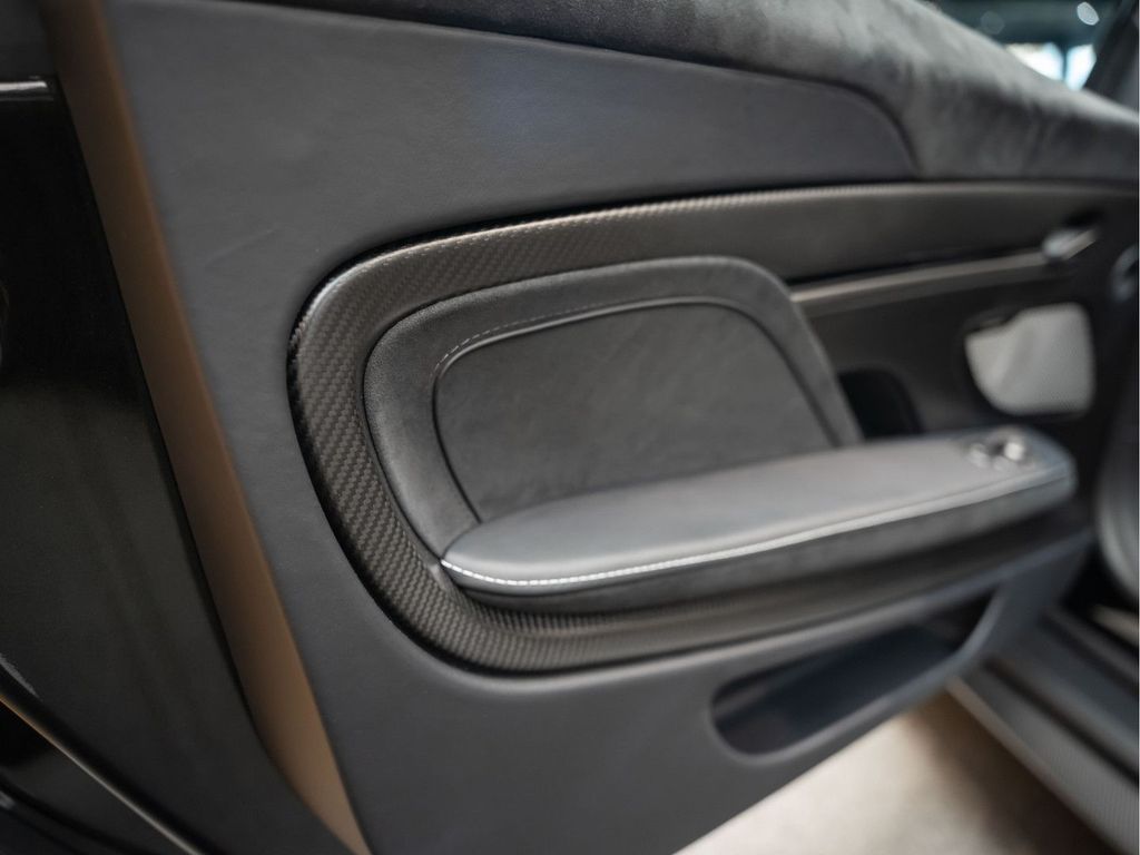 Aston Martin Vanquish 2025