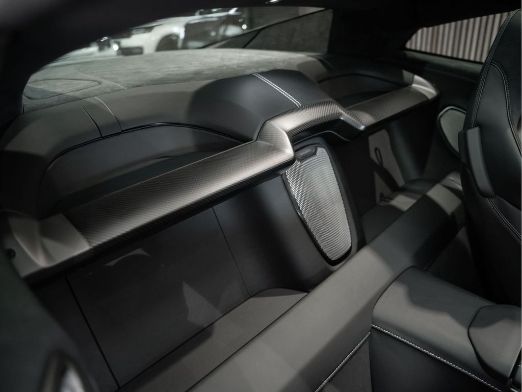 Aston Martin Vanquish 2025