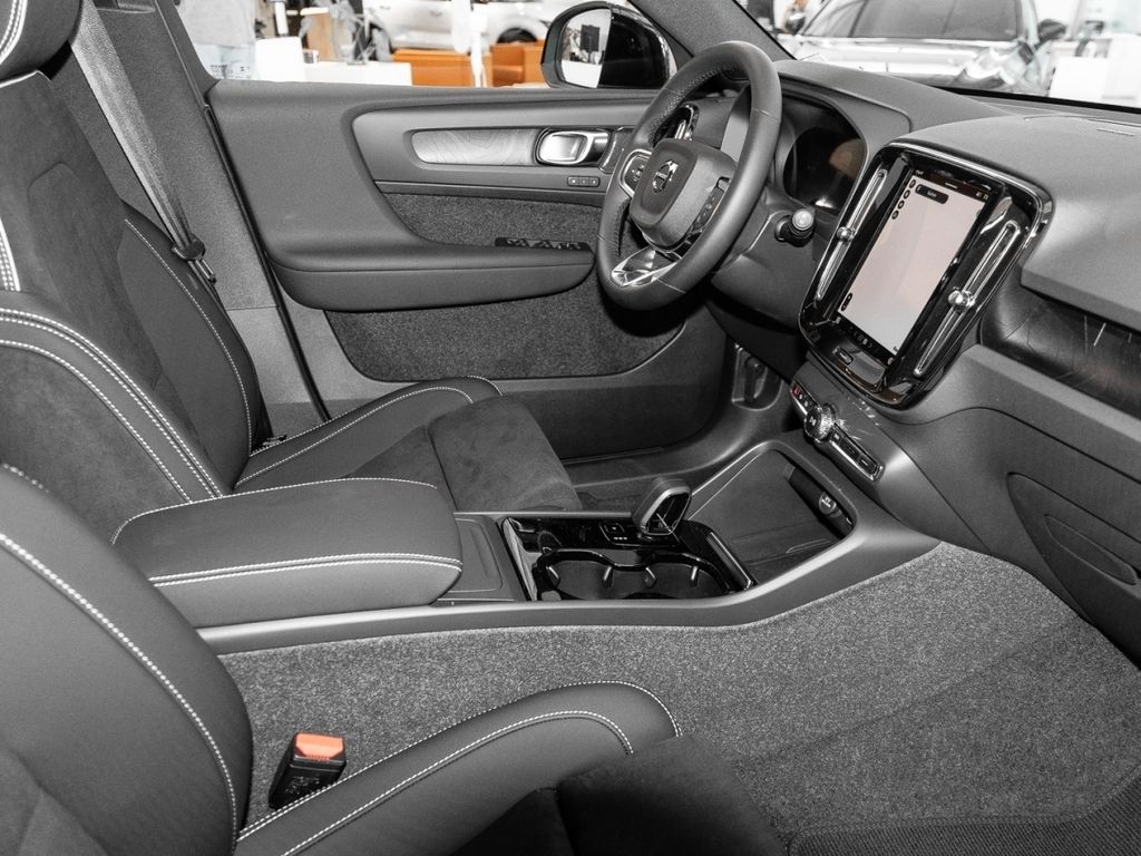 Volvo EX40 2025