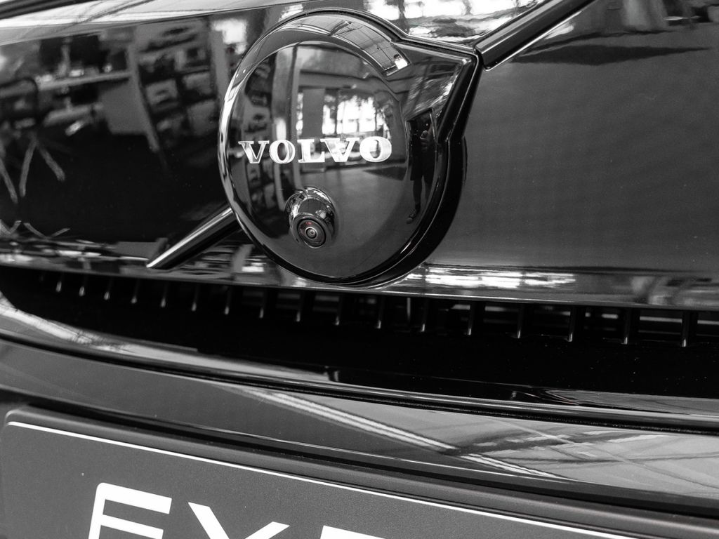 Volvo EX40 2025