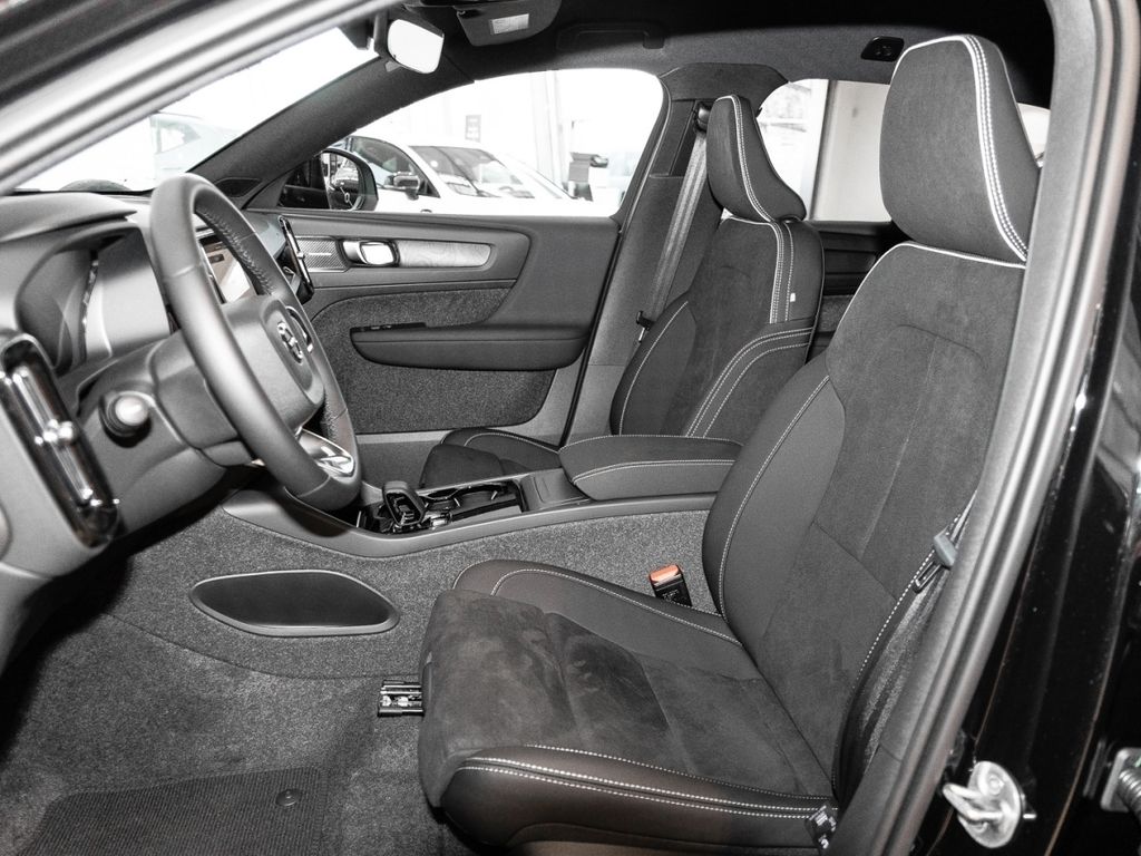 Volvo EX40 2025