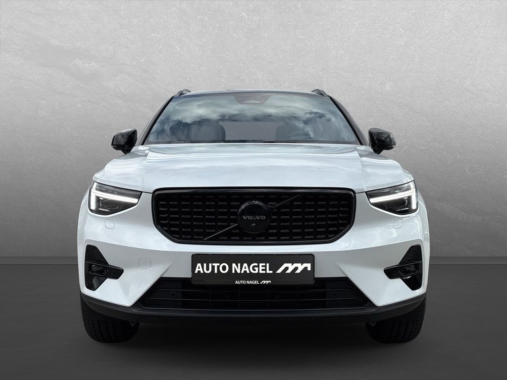 Volvo XC40 2025