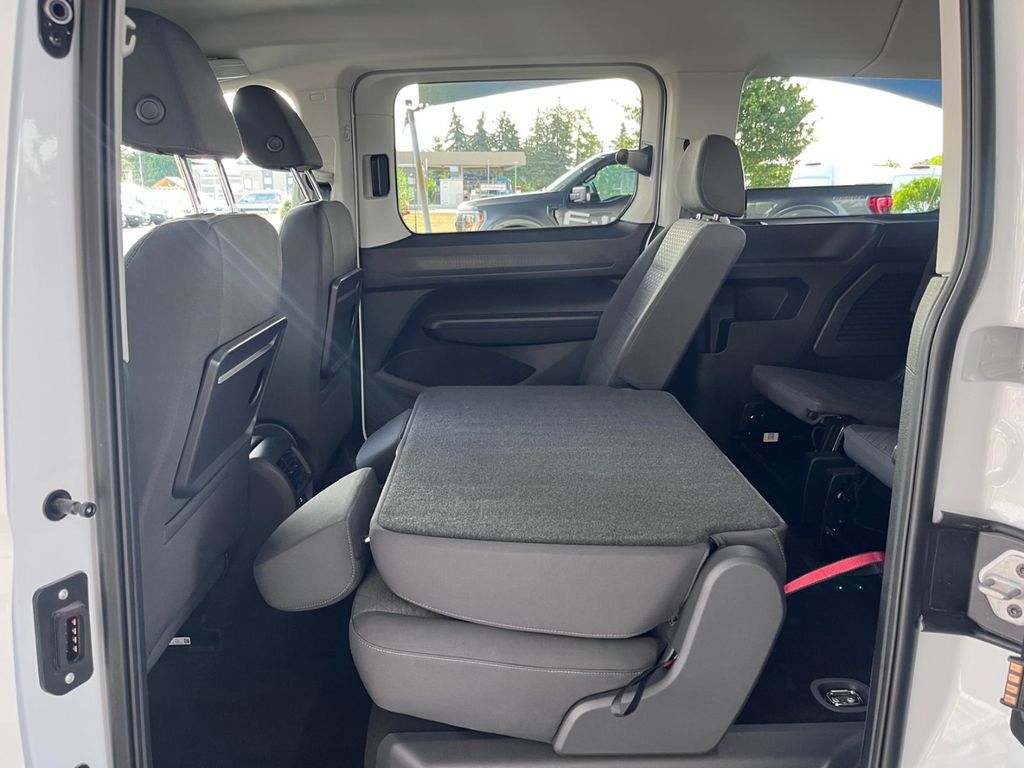 Ford Grand Tourneo 2025
