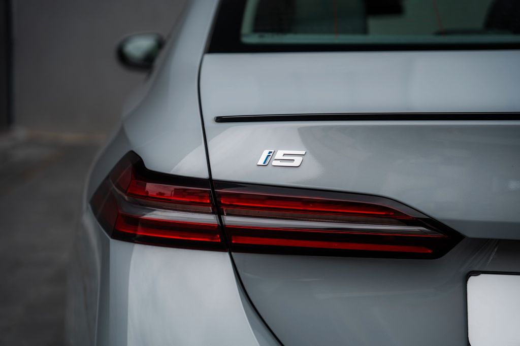BMW i5 2025