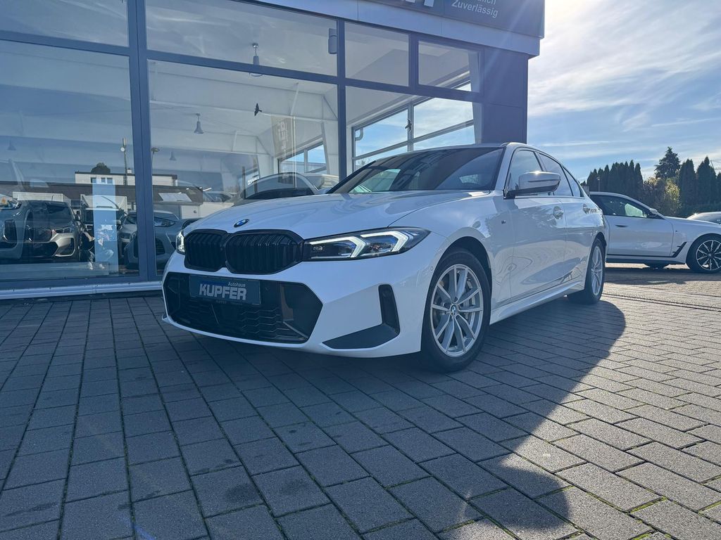 BMW 330 2025