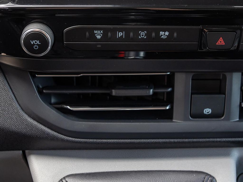 Ford Tourneo Custom 2025