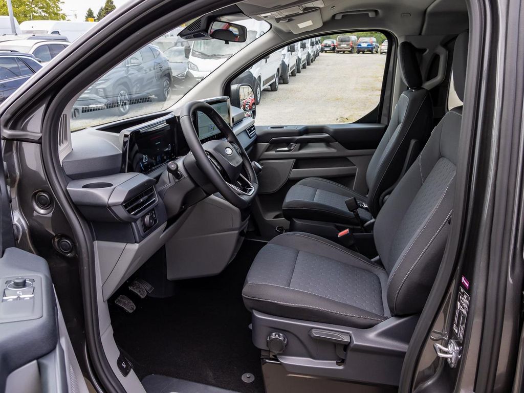 Ford Tourneo Custom 2025